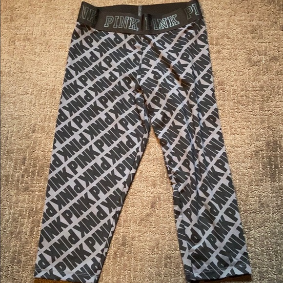 Worn once Pink Ultimate crop leggings - Picture 2 of 3